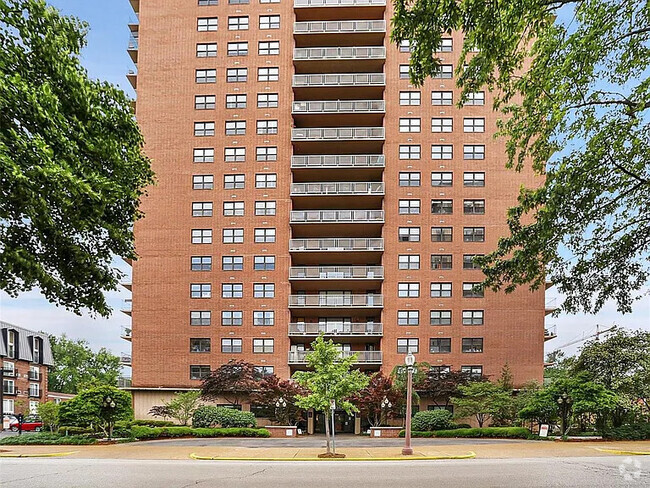 Building Photo - 4466 W Pine Blvd Unit 6A Rental