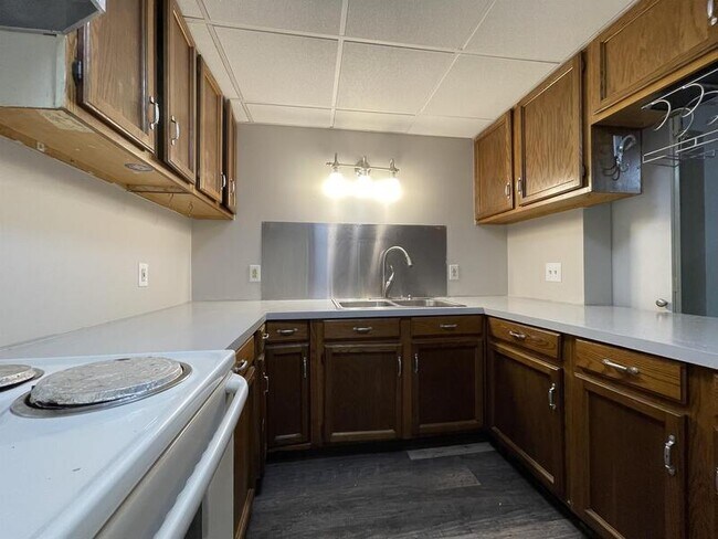 Photo - 69 Broadway Unit Apt B