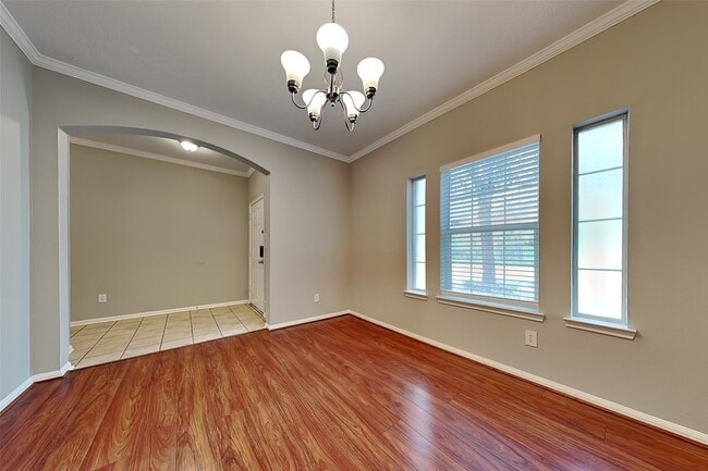 Photo - 10 Prairie Oak Dr