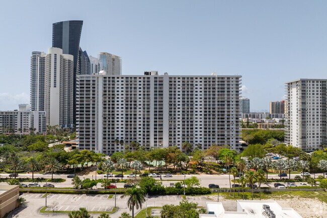 Photo - Winston Towers 600