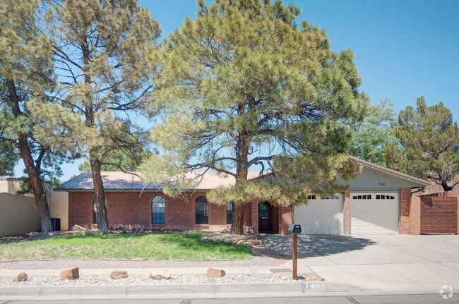 Building Photo - Amazing 3 Bedroom in the Academy Neighborhood Rental