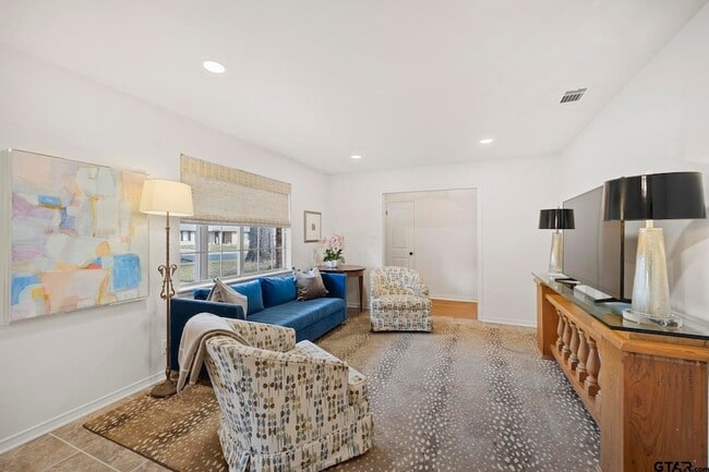 Photo - 207 E Sheridan St