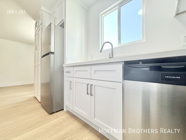 Photo - 327 S Ave 59 Unit 3