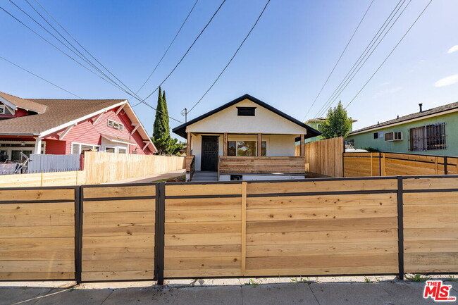 Photo - 3215 Winter St