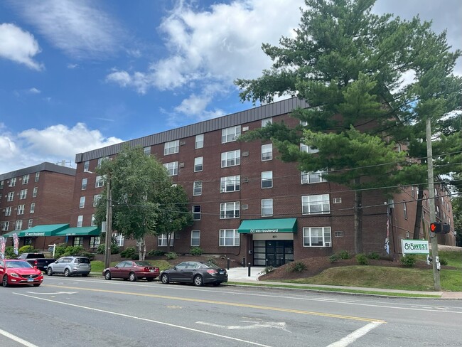 Building Photo - 873 West Blvd Rental