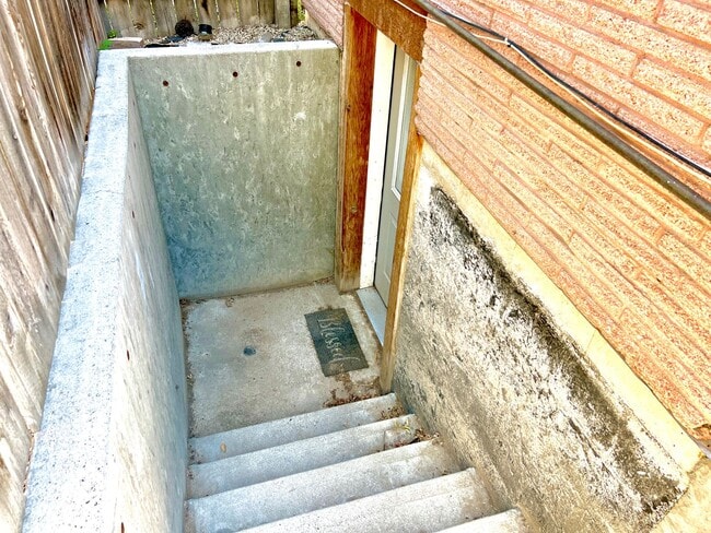 Photo - 187 Monroe St Unidad B