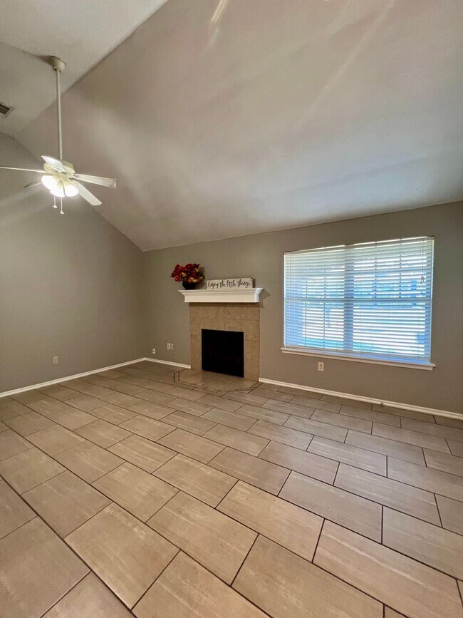 Renovated 3 bd/2 bath Home with 2car Garage Townhome Rental in