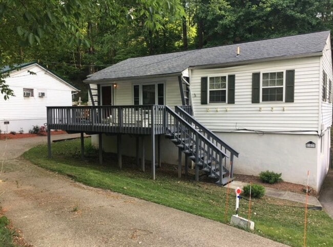 Building Photo - 3 Bedroom Single Family Home