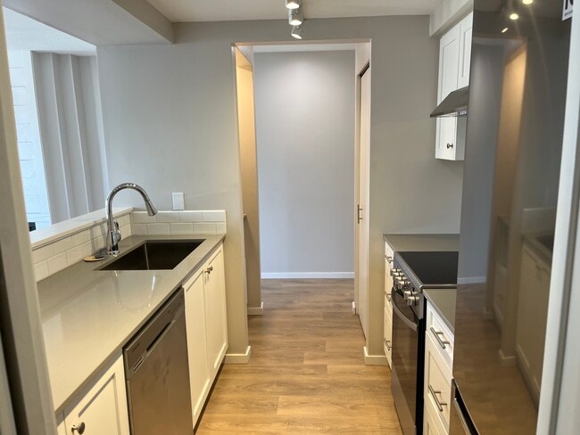 Photo - 2-973 W 7th Ave Unité 2