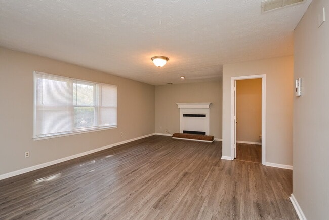 Photo - 2130 Country Walk Way SE