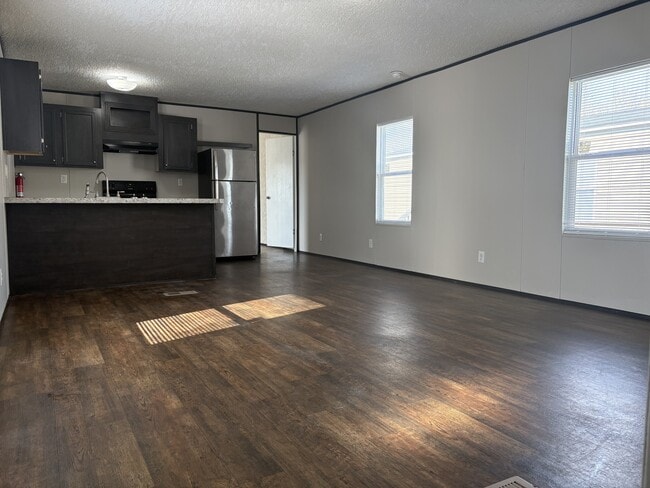 Photo - 503 Blakley Dr