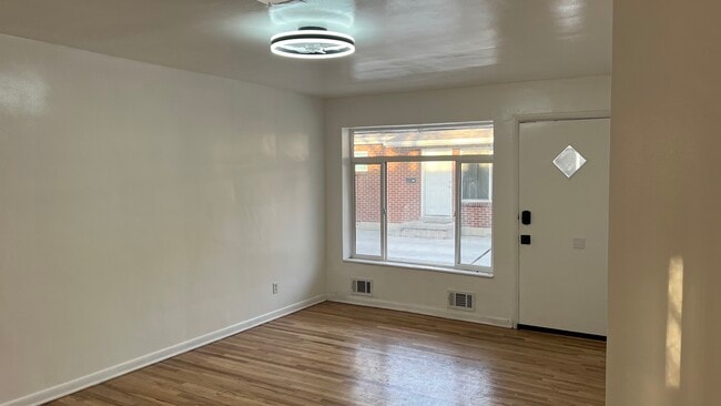 Photo - 931 W Fremont Ave