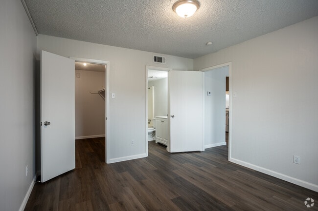 1BR,1BA - 570SF - Bedroom