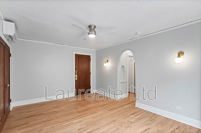Photo - 1050 N Pearl St Unidad #303