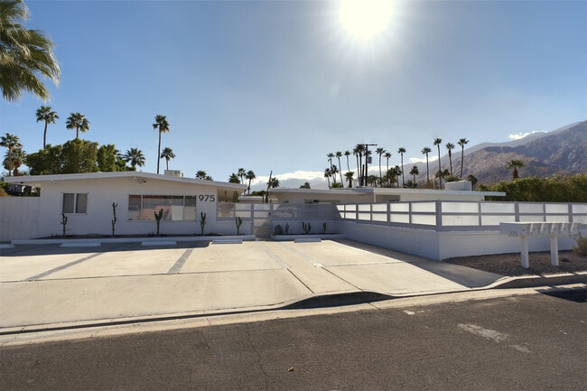 Photo - 975 E Camino Parocela