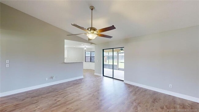 Photo - 2881 SE Nance St