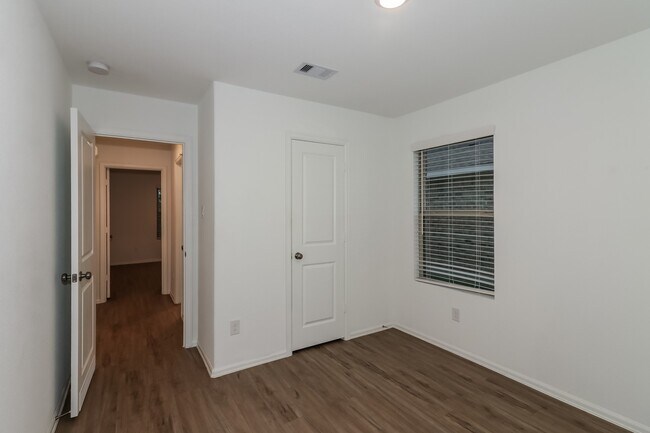 Photo - 3302 Aster Mdw Wy