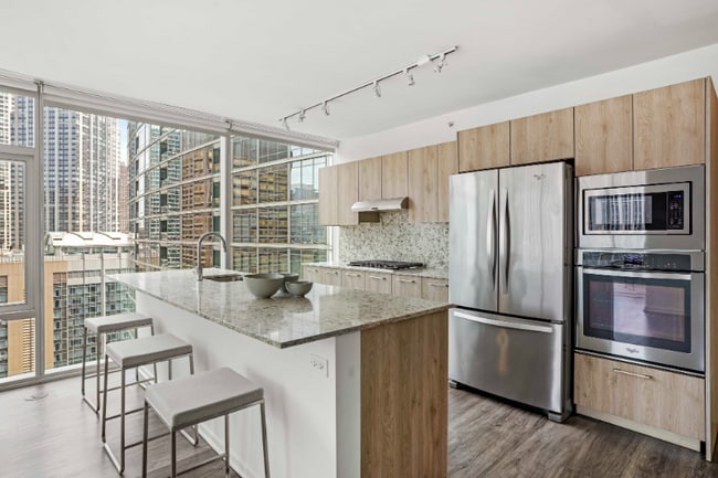 Photo - 242 E Illinois St