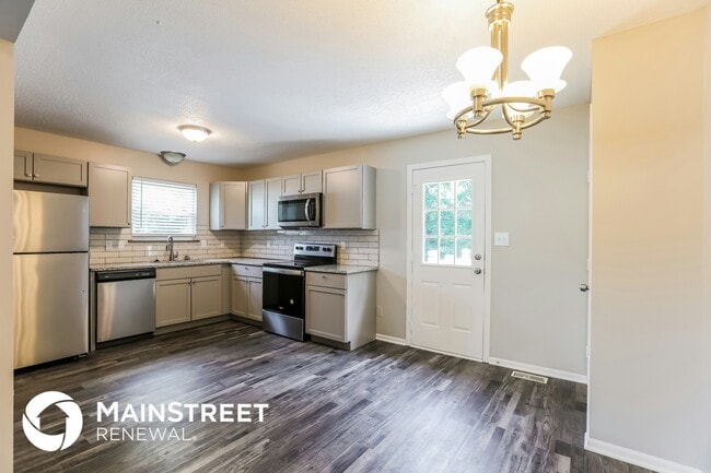 Photo - 1104 NE Lindsay Ave