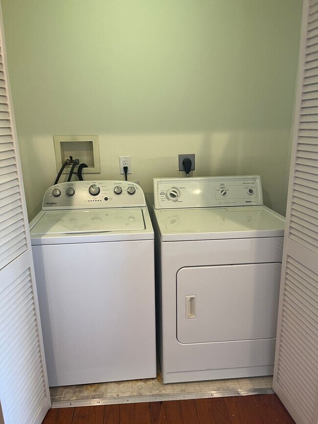 Photo - 692 N High St