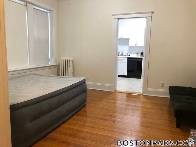 Building Photo - 113 Kilsyth Rd Unit 1 Rental