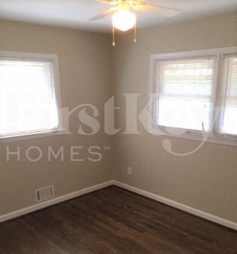 Photo - 1843 Wee Kirk Rd SE