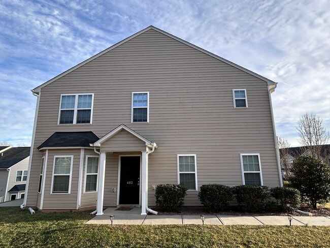 Photo - Coming Soon! 3/2.5 High Point Townhome, just north of town near N Main St & I-74