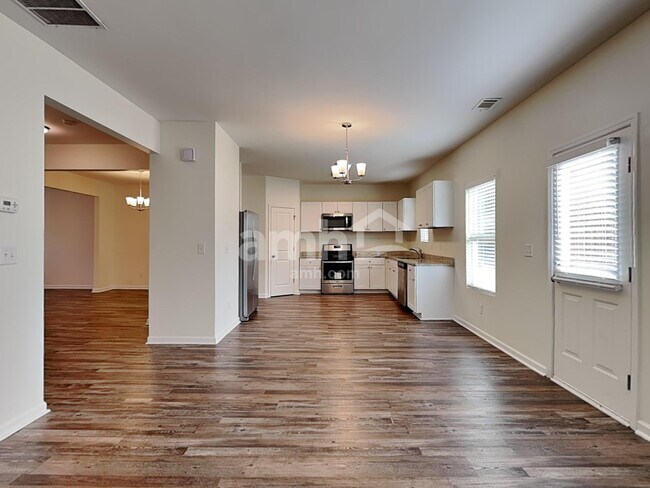 Photo - 290 Maxton Ave