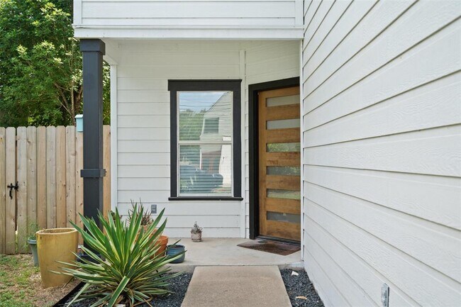 Photo - 3413 Blumie St