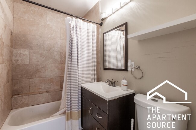 Photo - 1530 N Greenview Ave Unit 1f