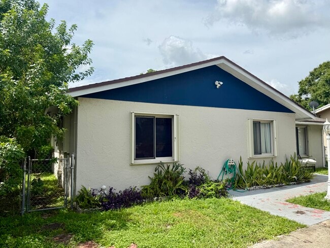 Building Photo - 7714 SW 8th Ct