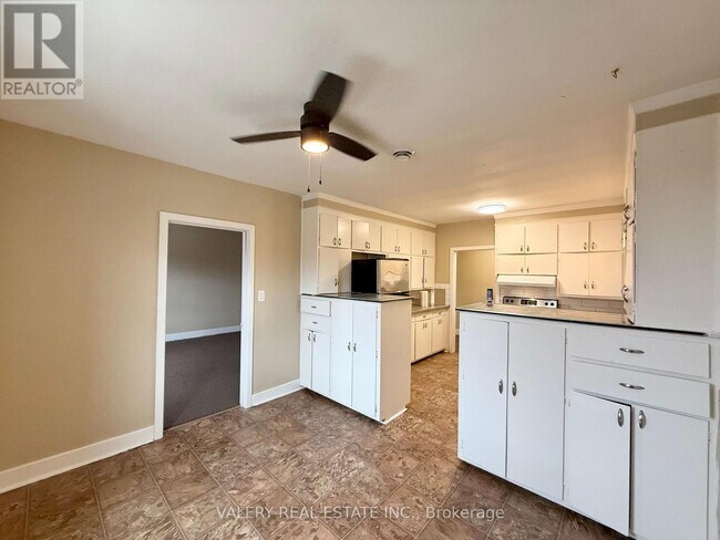 Photo - 26 Talbot St W