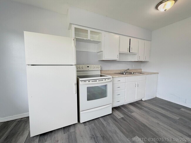 113 E 27th St