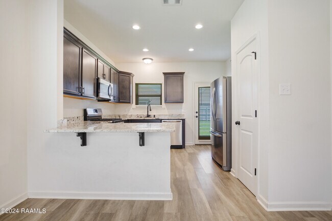 Photo - 524 Elwick Dr