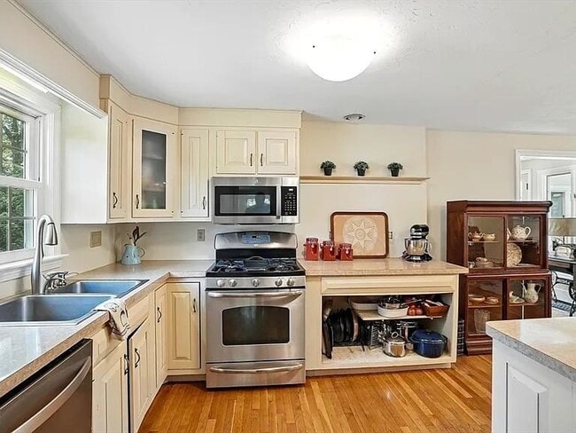 Building Photo - 37 Eastview Rd Rental