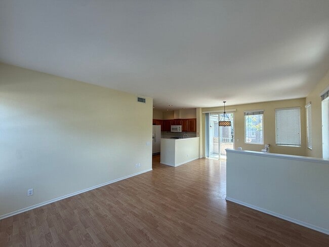 Building Photo - Comfortable 2BD/2BA Townhome in Carmel Mountain Ranch with Community Pool, Attached Garage & In-U...