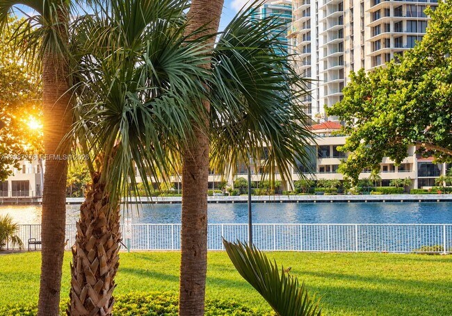 Building Photo - 19390 Collins Ave Unit 119