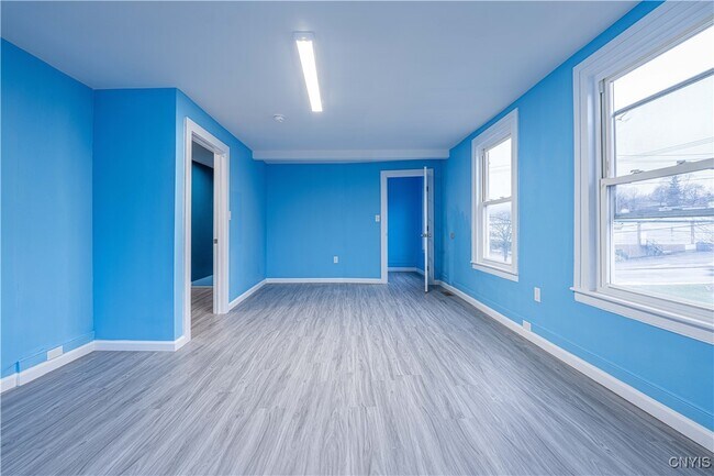 Photo - 599 Albany St