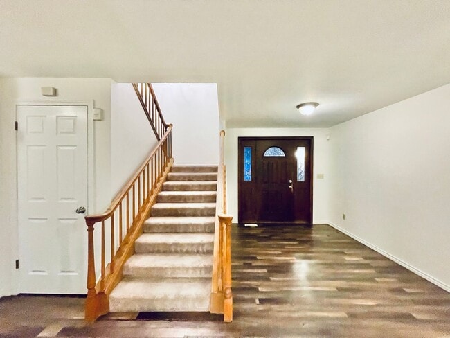 Photo - Luxurious 4-Bedroom Retreat with Mount Rainier Views in Dash Point