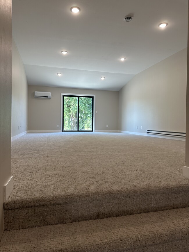 Building Photo - 1502 Lower Trentwood Cir Unit A Rental