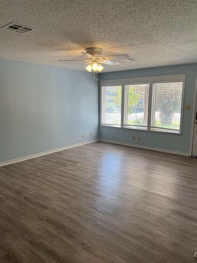 Photo - 1749 Bluebonnet Ln