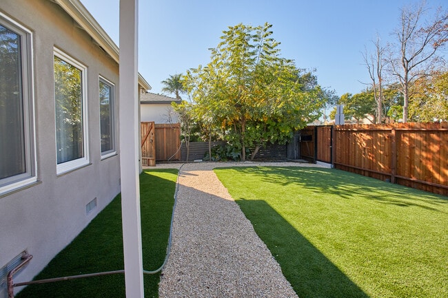 Photo - 13320 Zanja St