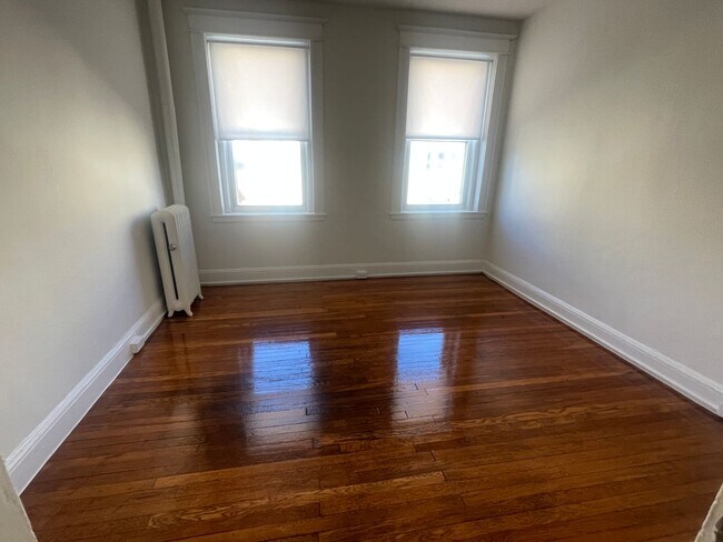 Photo - NO FEE Brand New Beautiful Split 2 bed with Stainless Kitchen, New Floors Sunny NICE ONE!  NO FEE