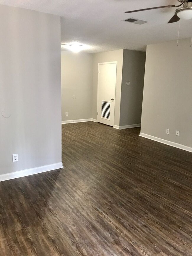 Photo - Camellia Court Apartments