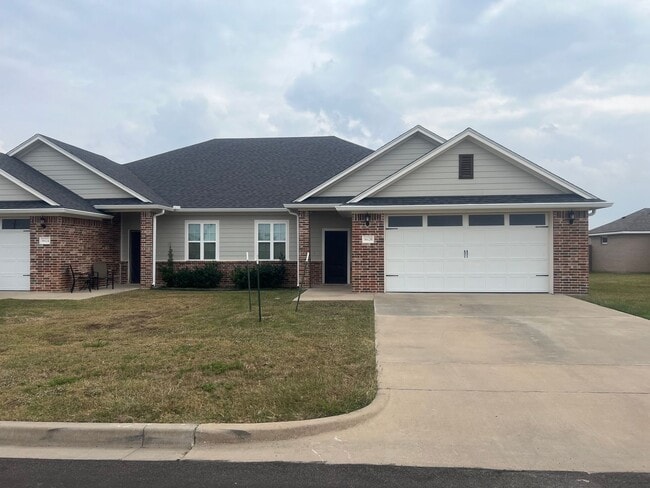 Building Photo - Duplex China Spring