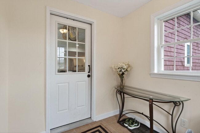 Photo - 178 Exeter Rd