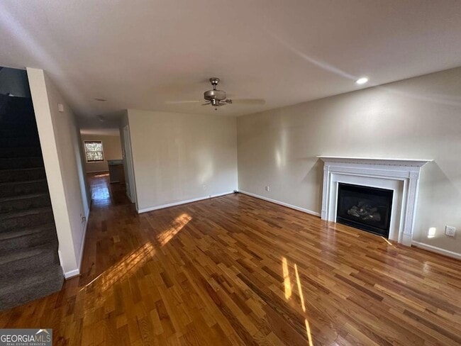 Photo - 685 Garibaldi St SW