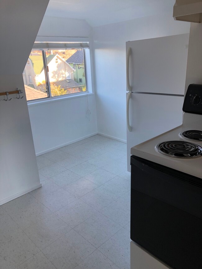 Photo - 2715 Benvenue Ave