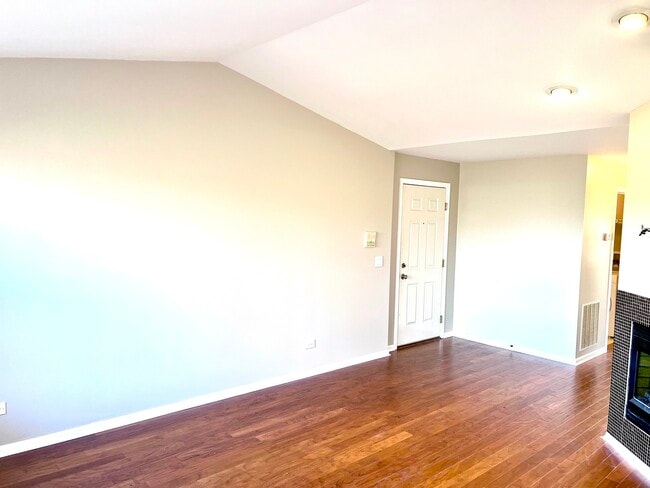 Photo - 924 N Village Dr Unit 3