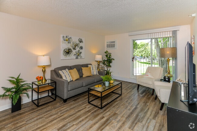 1BR, 1BA, Model - 738 SF - Colonial Estates